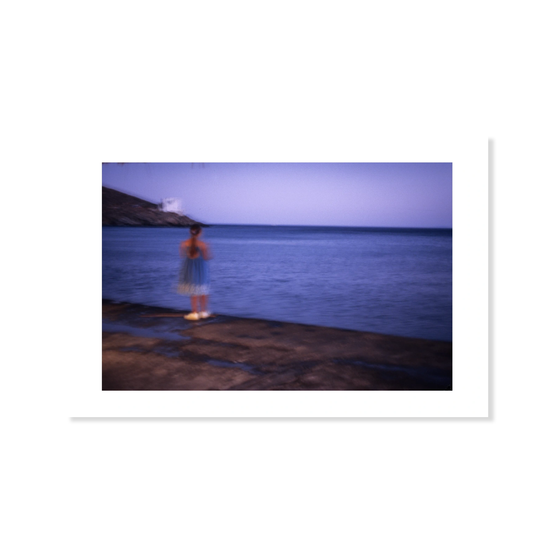 La fillette sur le quai, Tinos, Grèce